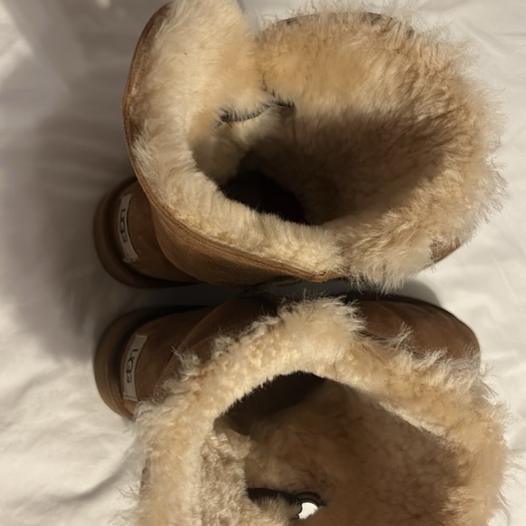 Ugg boot with Pom Pom detail - Picture 6 of 6